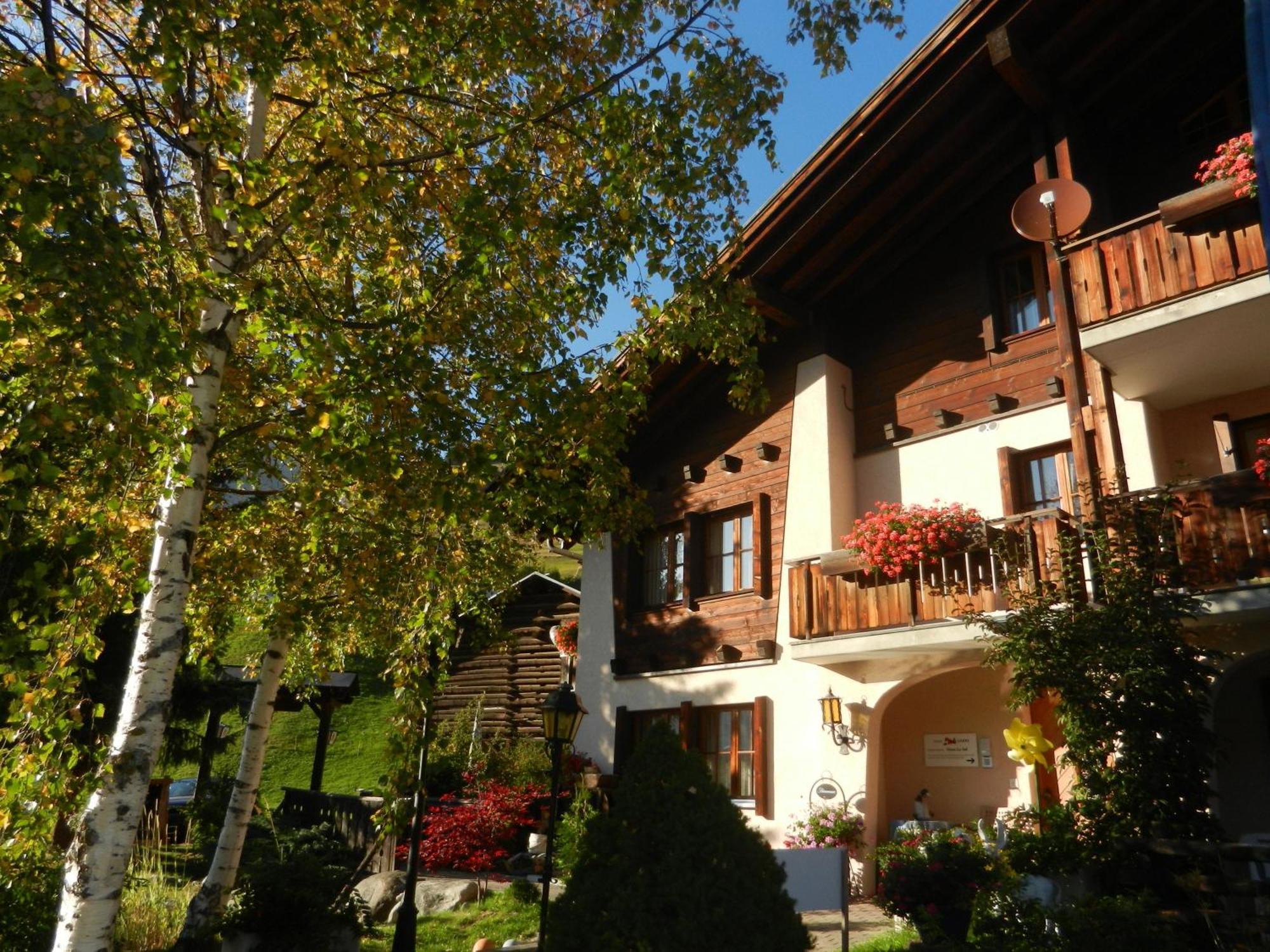 Hotel B&B Casa La Val Седрун Екстериор снимка