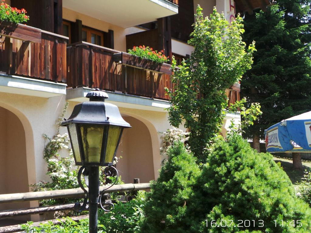 Hotel B&B Casa La Val Седрун Стая снимка