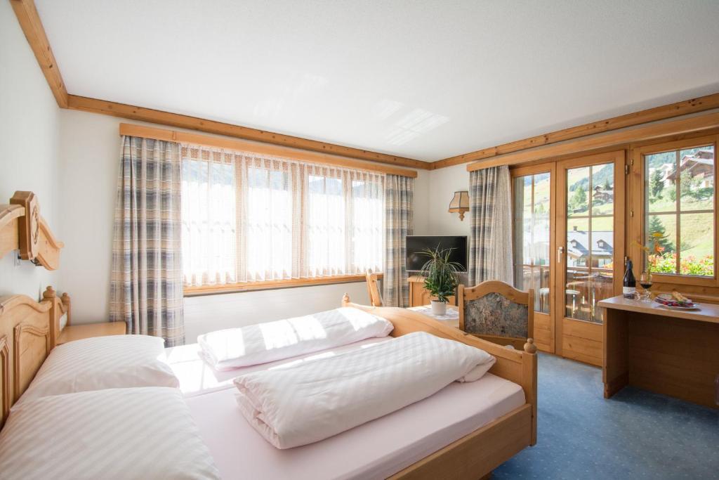 Hotel B&B Casa La Val Седрун Стая снимка