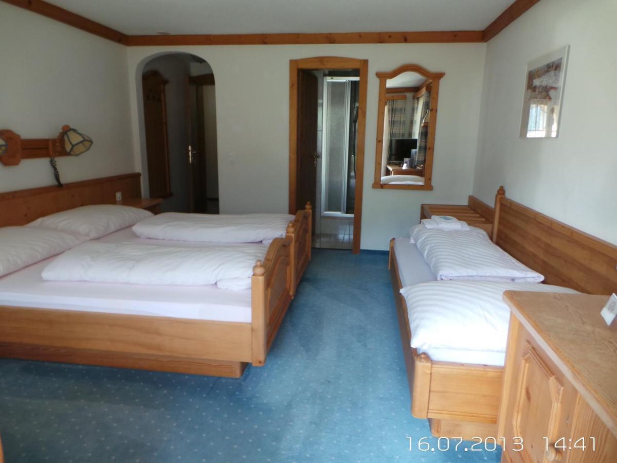 Hotel B&B Casa La Val Седрун Стая снимка
